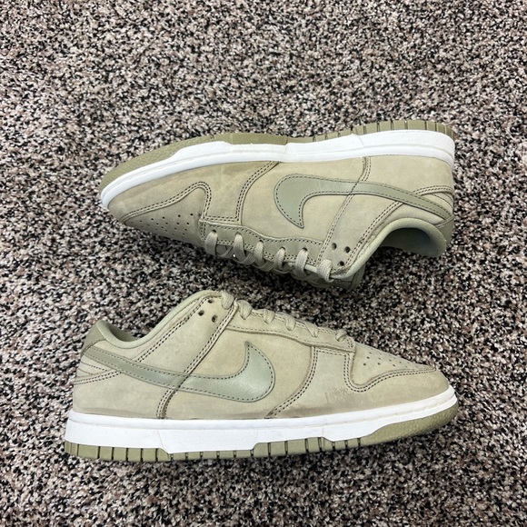 Nike Dunk Low PRM Neutral Olive Sail DV7415-200 Womens Size 5.5 - Picture 3 of 7